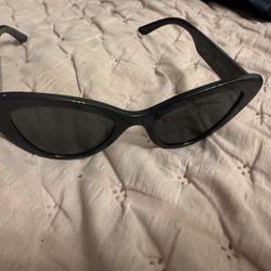 Cat Eyes Sunglasses 🕶️ Prada 