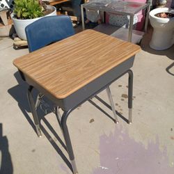 Mesita Con Silla 20 dolares