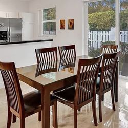 Wood table wit glass and 6 chair