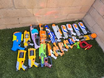 Nerf Gun Lot Used 9 Guns Altogether and Some Accessories 20 pieces