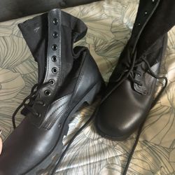 Combat boots
