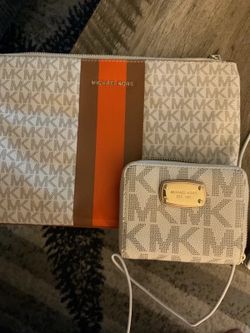 Large Michael Kors wrist purse and wallet