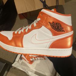 Jordan 1 Metallic Orange