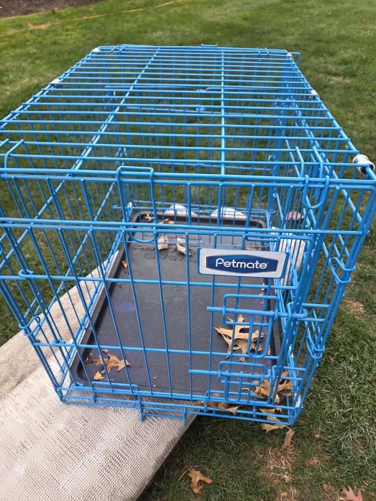 Small dog cage.. Up to #35. Pound dog..