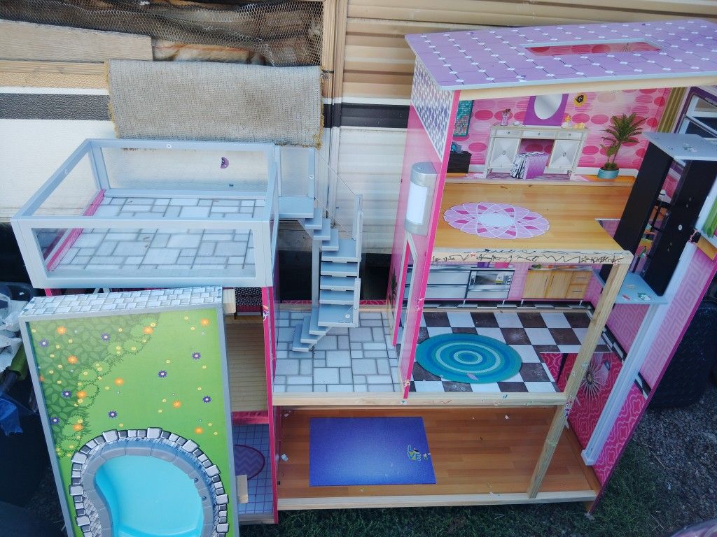 Doll House 