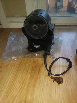 2006 Nissan ultima front motor mount