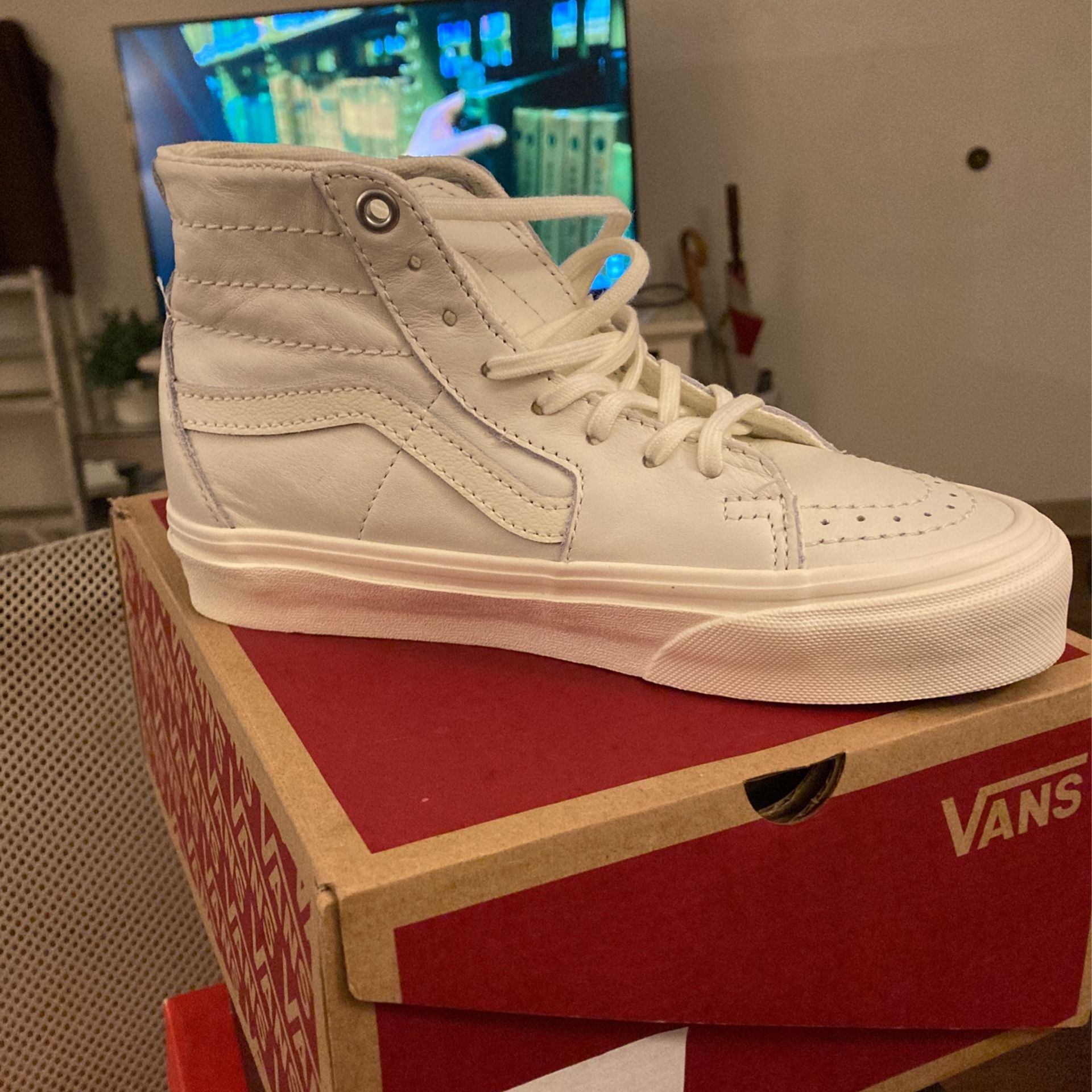 Unisex Size 5 Brand New In Box Vans