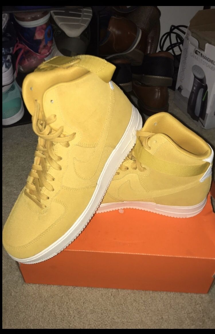 Nike Air Force 1 Size: 11.5 - Maize Yellow/White Sole
