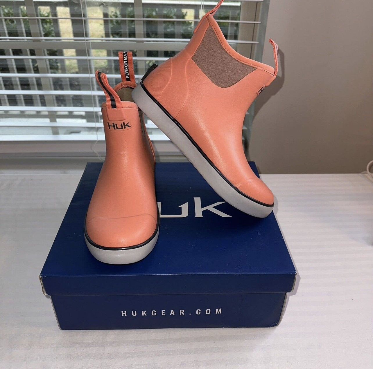 HUK Womens Fishing Boot Rogue Wave Size 7 Desert Flower NEW IN BOX