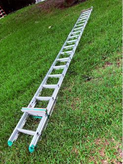 Werner D1200-2 40-ft (37-ft Reach Height) Aluminum Type 2 - 225 Ibs. Load Capacity Extension Ladder