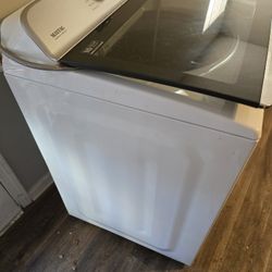 Maytag MVW7232HW a 5.3 cu. ft. capacity high-efficiency top-load washe