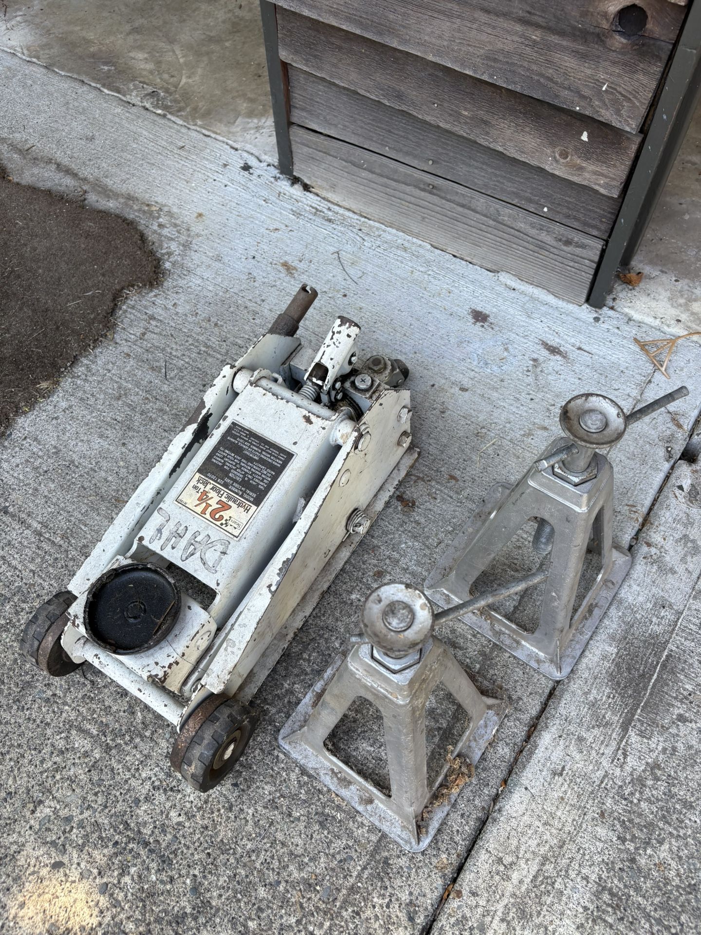 2 1/4 Ton Floor Jack And Trailer Leveling Jack Stands