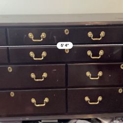 10 Drawer Dresser w/Mirror *Available*