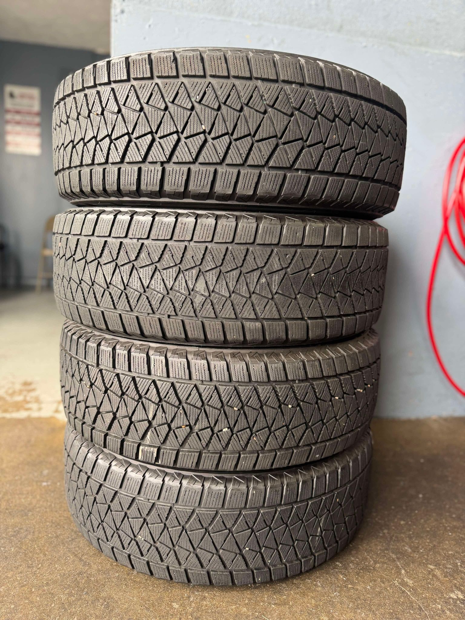 225/65/17. BRIDGESTONE