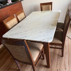 Sturdy And Elegant Dinning Table With Chairs