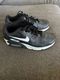 Boys Nike Air Max Size 4