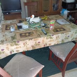 Dining Room Table And  6 Chairs 