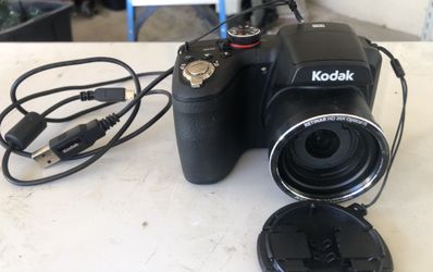 Kodak digital camera easyshare 26 megapixels Z5120 with case and charging cable