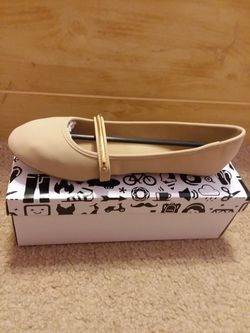 New in Box Beige Flats Size 10