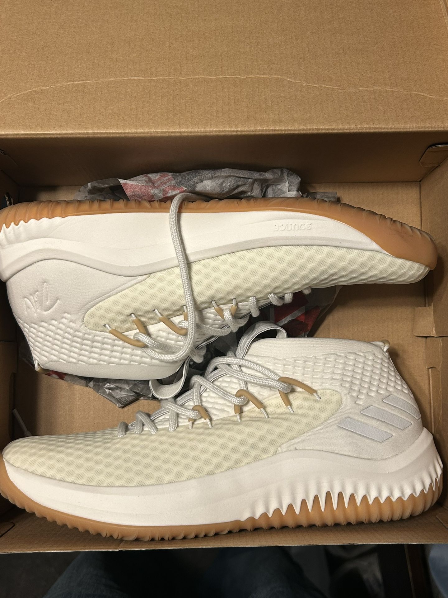 Adidas Dame 4