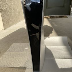 PS5 console + Remote controller