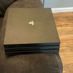 PS4 PRO USED WORKS PERFECTLY FINE 