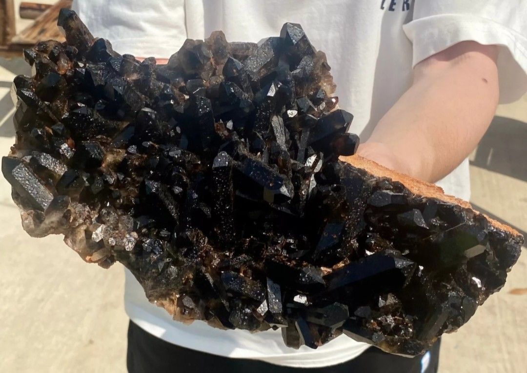 Black QUARTZ $300obo 4.75LBS