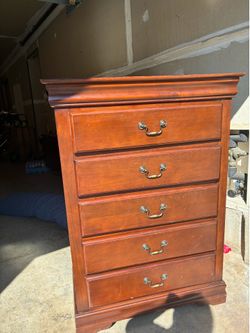 Classic Louis Philippe 5. Drawer dresser