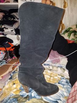 Chunky heels boots size 9.5 can fit a 9