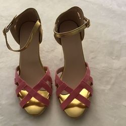 NEW GOLD HEELS SIZE 8 