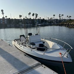 Fishing boat — Center console — 18’ — $3,500 [firm]