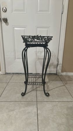 PARTYLITE GARDEN LITES PLANTER/3-WICK CANDLE STAND