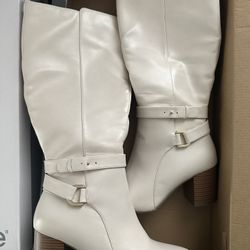 Women’s Liz Claiborne’s memory foam boots 