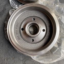 2005 Ford Focus Rear Break Drums. No Wheel Bearings