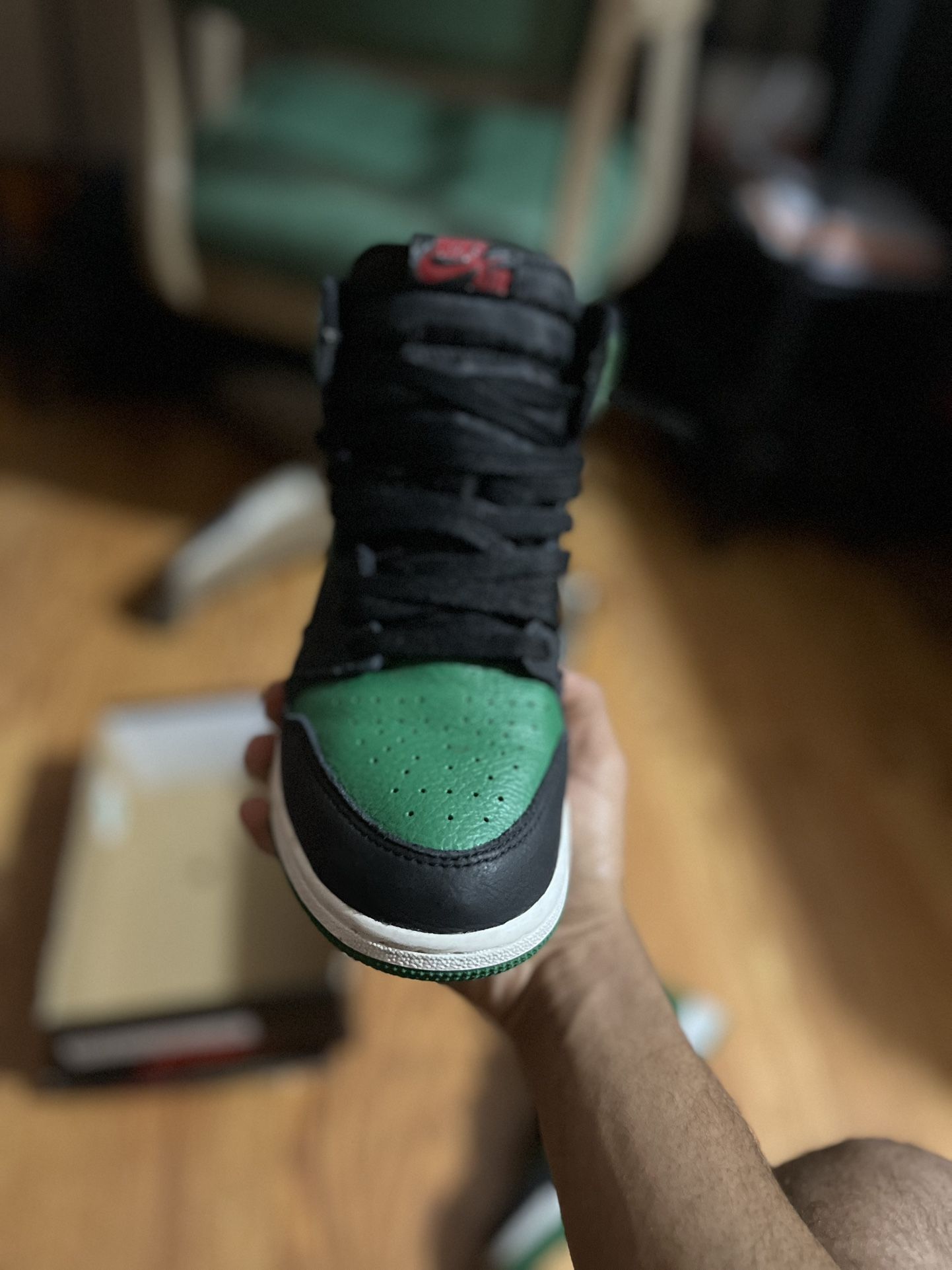 Air Jordan 1 Retro High OG 'Pine Green 2.0'