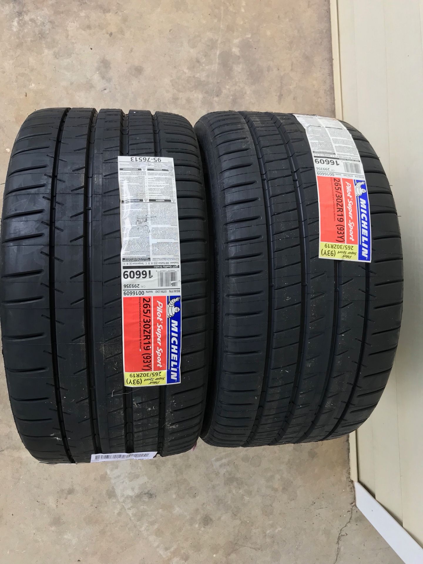 MICHELIN Pilot Super Sport Tires 265/30/19 Brand New Still Have Stickers
