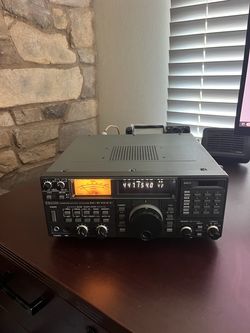 Icom IC-R7000 Ham Radio Communications Receiver