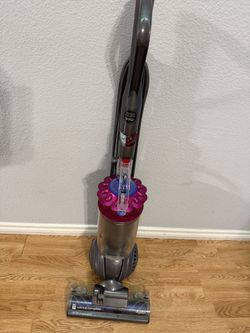DYSON VACUUM CLEANER