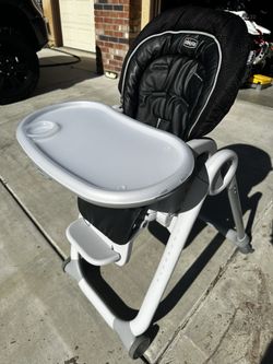 CHICCO HIGH CHAIR. RECLINES. MULTIPLE SEATING POSITIONS 