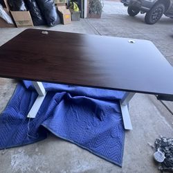 Modern Electric Standing Desk – Fully Assembled & Ready to Go! $200 (or best offer)