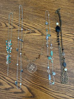 Lot Womens Necklaces / Jewelry - Like New