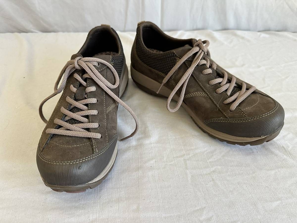 Dansko Hiking Shoes, Waterproof, Size 8 / 39
