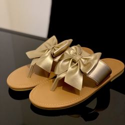 Kids Size 1.5 Gold Flat Sandals