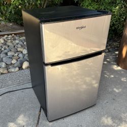 Whirlpool Mini Fridge And Freezer 