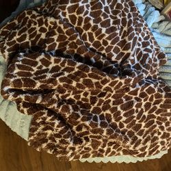 Small Giraffe Design Blanket Delivery 