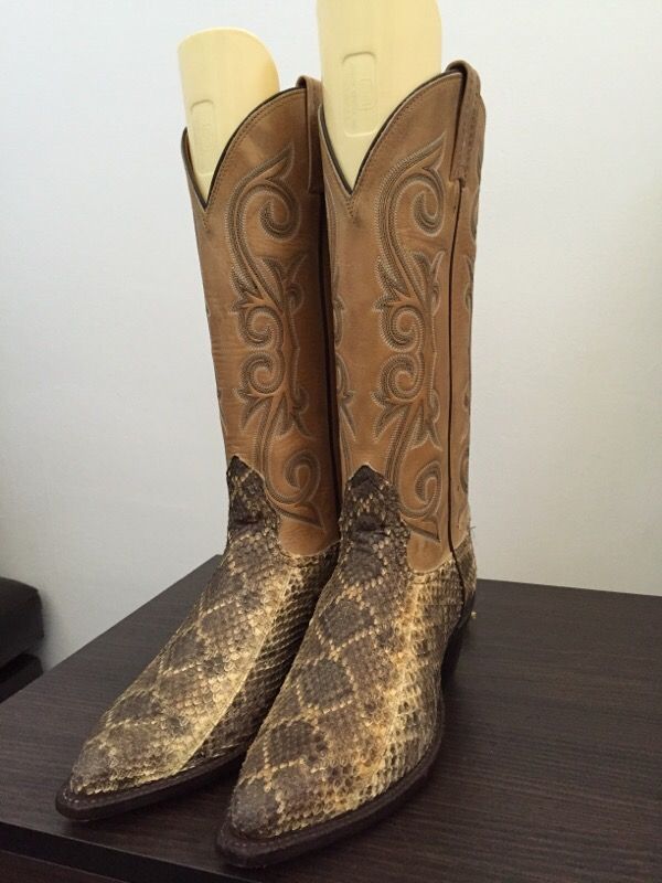 Nocona boots piel de cascabel talla 7