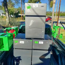 Magic Chef Mini Fridge 