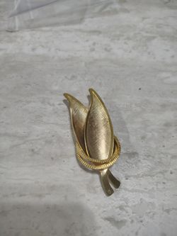 Gold Tone Leaf Brooch Pin