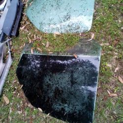 99-06 chevy/ GMC  driver and passenger windows 