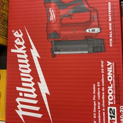 Milwaukee new 23 pin nailer m12